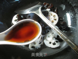 黑木耳炒莲藕的做法步骤：6
