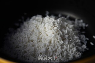 秋分养生粥：白梨鸡蛋鲜米粥的做法步骤：2