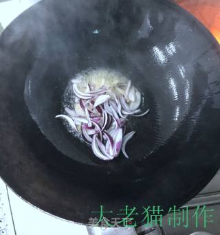 尖椒炒鱿鱼的做法步骤：4