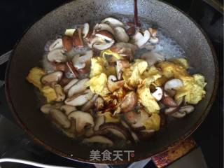 香菇炒鸡蛋的做法步骤：6