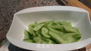 椒油蒜泥黄瓜的做法步骤：1