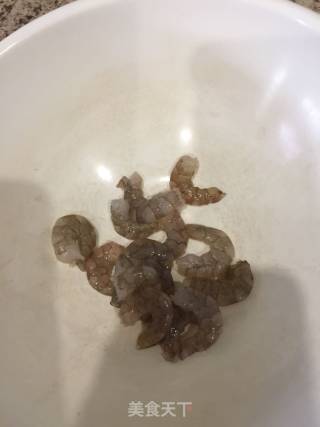蔬菜丁炒虾仁的做法步骤：1