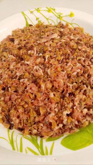 梅菜木耳肉饼的做法步骤：2