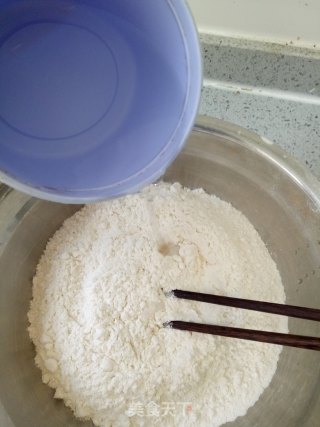 鲜肉小白菜馅饼的做法步骤：1