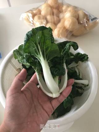 青菜口蘑油面筋的做法步骤：2