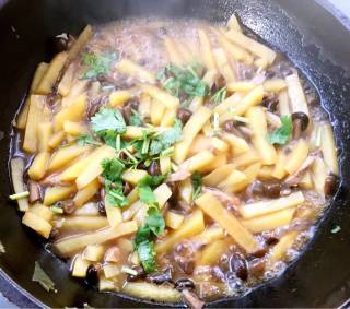 滑子蘑烧土豆的做法步骤：9