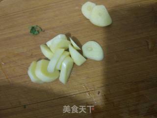 清炒茼蒿的做法步骤：1
