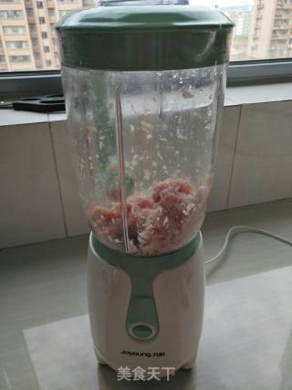 猪肉萝卜丸子汤的做法步骤：2