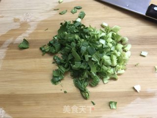 青菜火腿豆腐汤的做法步骤：2