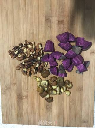 紫薯核桃栗子粥的做法步骤：2