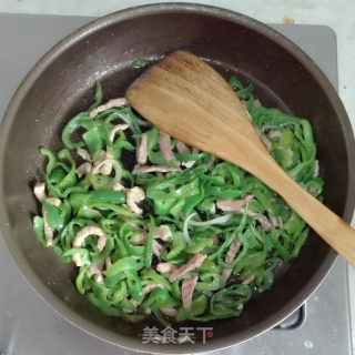 青椒肉丝的做法步骤：5