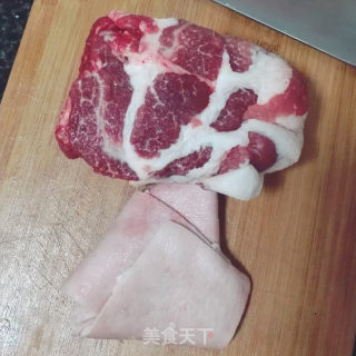 土豆红烧肉的做法步骤：1