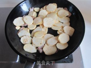 薯片炒肉的做法步骤：4