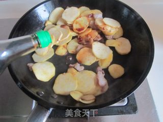 薯片炒肉的做法步骤：5