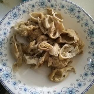猪大肠炖豆腐的做法步骤：1