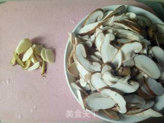 香菇炒肉的做法步骤：1