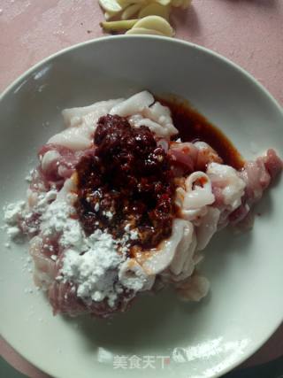 香菇炒肉的做法步骤：2