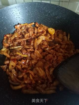 香菇炒肉的做法步骤：5