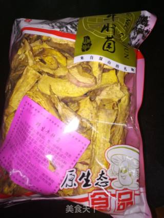 杭椒炒牛肝菌的做法步骤：1