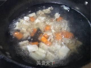 凉拌香辣莲藕丁的做法步骤：2
