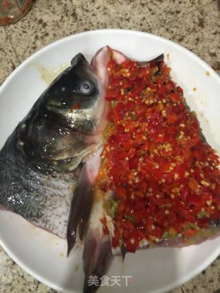 剁椒鱼头的做法步骤：8