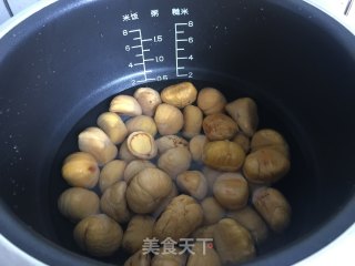 栗蓉月饼的做法步骤：1