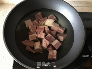 咖喱牛肉的做法步骤：1