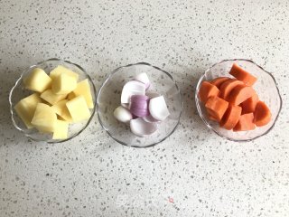 咖喱牛肉的做法步骤：3