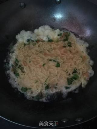 好吃的方便面鸡蛋饼的做法步骤：4