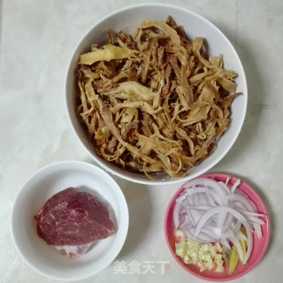 笋干炒肉的做法步骤：1