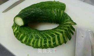 蓑衣凉拌黄瓜的做法步骤：1