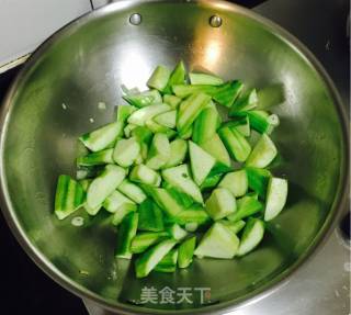 蛤蜊丝瓜汤的做法步骤：4