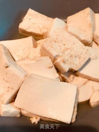 小黄鱼烧豆腐的做法步骤：2