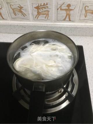 鸡蛋面的做法步骤：2
