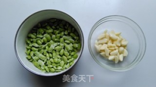 童子鸡烧毛豆的做法步骤：2