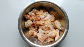 童子鸡烧毛豆的做法步骤：3