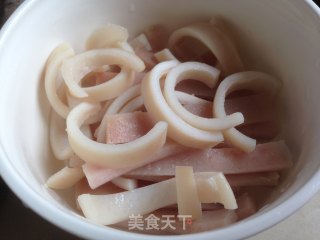 青红椒炒猪皮的做法步骤：2
