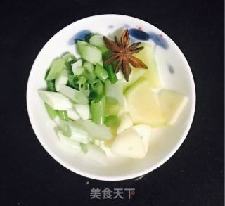 红头鱼炖豆腐的做法步骤：2