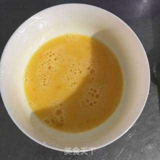 火腿肠洋葱炒鸡蛋的做法步骤：4