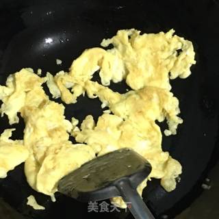 火腿肠洋葱炒鸡蛋的做法步骤：5