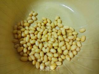 黄豆柚皮龙骨汤的做法步骤：1