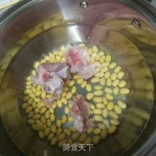 黄豆柚皮龙骨汤的做法步骤：5