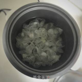 红枣枸杞银耳羹的做法步骤：3