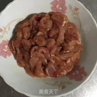 香干毛豆炒肉丝的做法步骤：2
