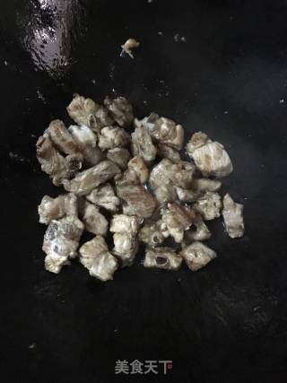糖醋排骨的做法步骤：3