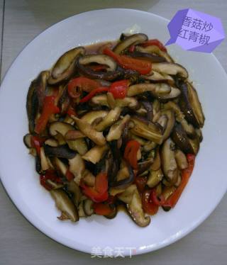 香菇炒青椒的做法步骤：4