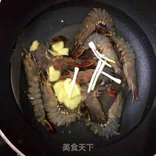 白灼虾的做法步骤：2