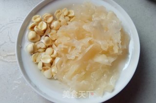 薏米红枣银耳羹的做法步骤：3