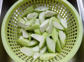 丝瓜炒虾仁的做法步骤：4