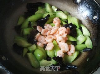 丝瓜炒虾仁的做法步骤：8